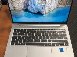 HP ProBook 440 G10 14.0 FHD IPS I5-1335u 16GB 256GB SSD 12% Web camera neveikia