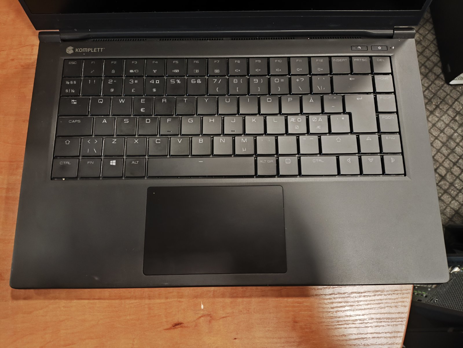 Intel Regulatory model QC7 15.6 FHD IPS 144Hz i7-9750H 16GB 512GB SSD GTX 1660 Ti 6GB Nėra baterijos, Neveikia ausinių lizdas. - Image 3