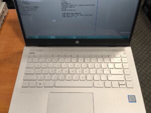 HP Pavilion Laptop 14-bf0xx 14.0 FHD IPS i3-7100U 4GB 256GB SSD 10%