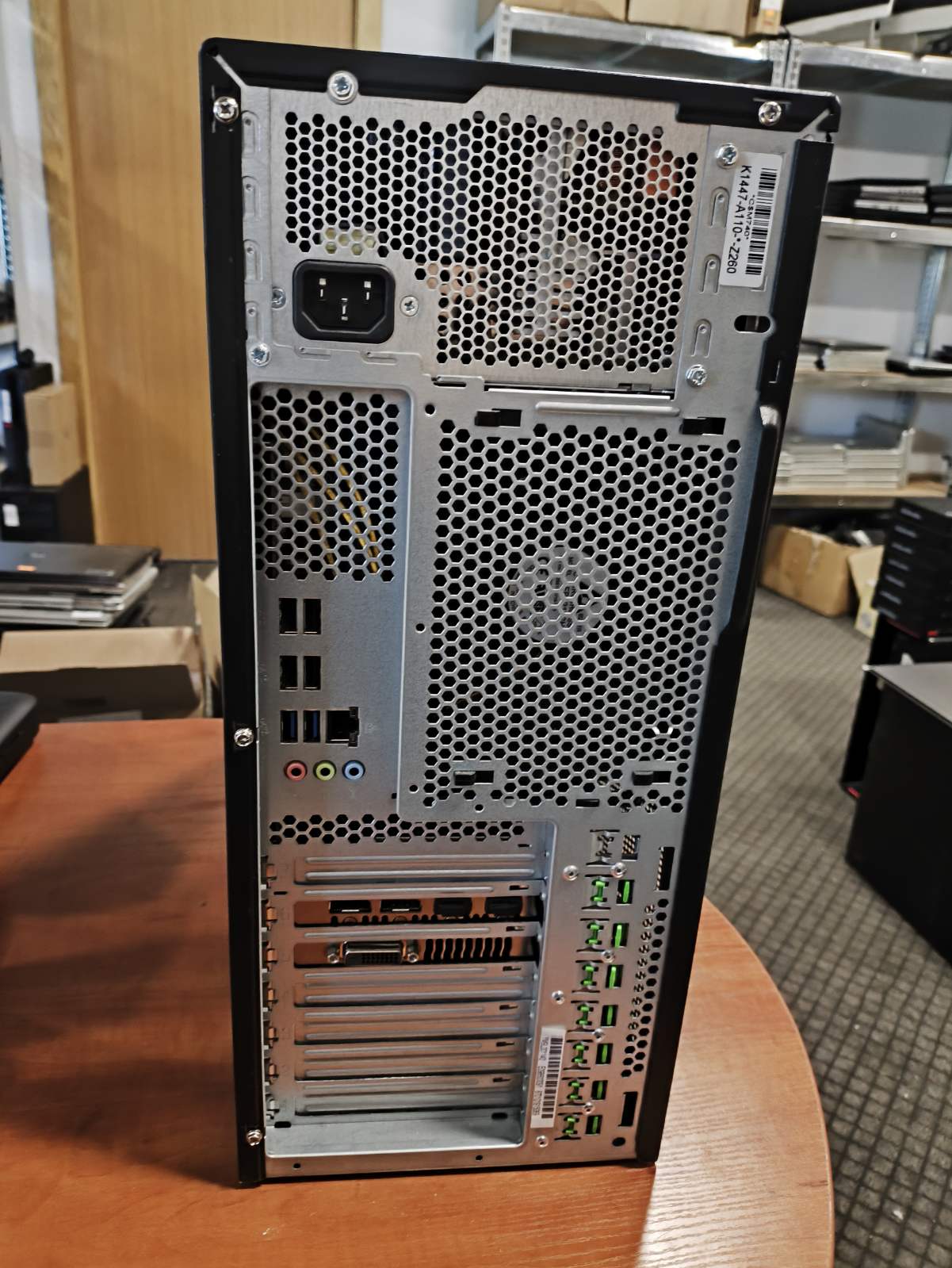 Fujitsu M740B Intel Xeon E5-2690 V4 14 branduolių 16GB DDR4 256GB SSD + 500GB HDD, GTX 1080 8GB, 1000W PSU 80+ Gold - Image 2
