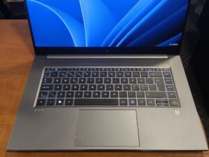 HP ZBook Studio G8 15.6" FHD IPS i9-11950H 32GB 1TB SSD RTX A3000 6GB 28%