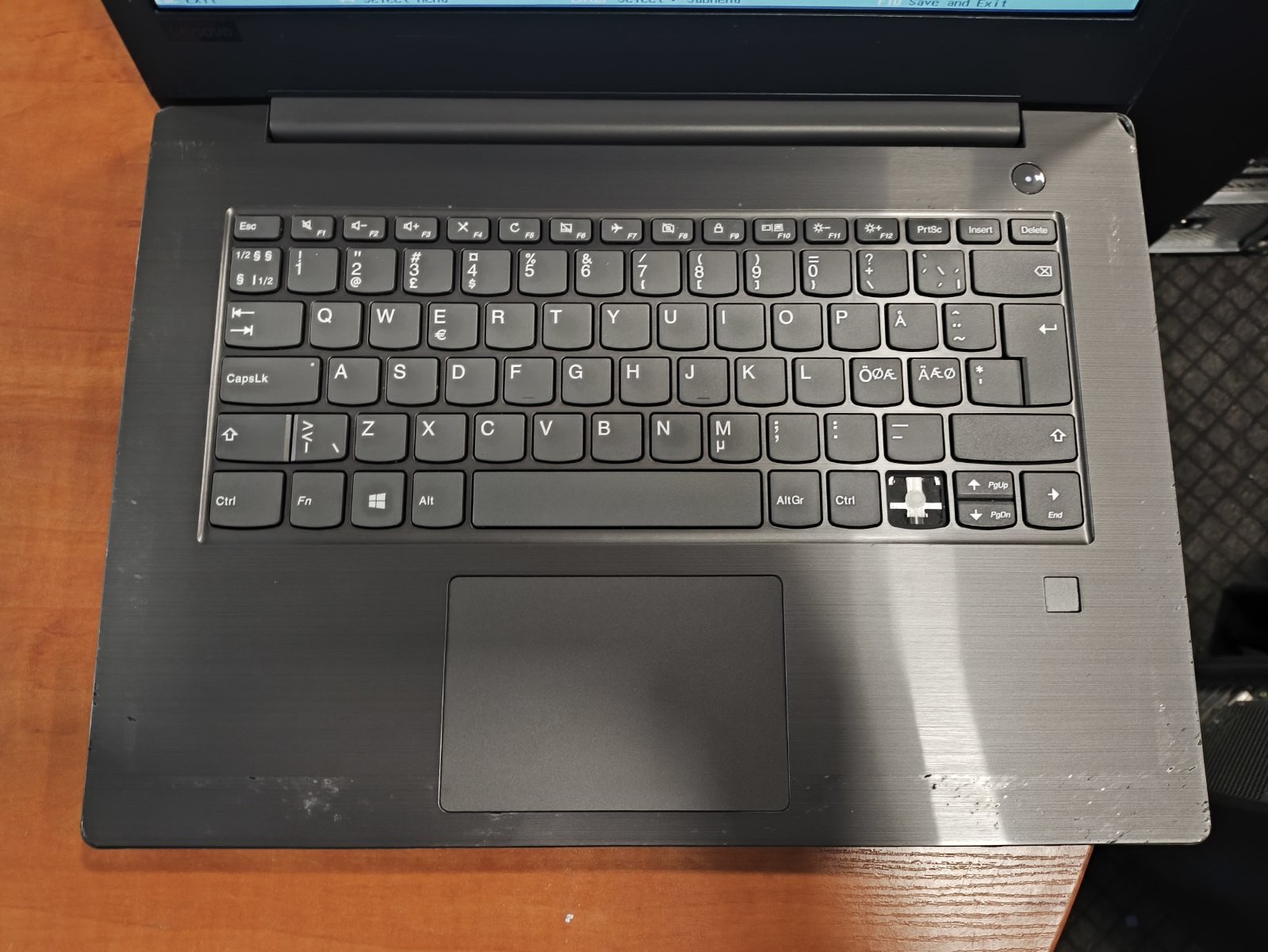 Lenovo V330-14IKB 14.0 FHD i5-8250U 4GB 0GB SSD 25% , C Grade, su klaviatūros defektu - Image 2