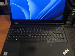 ThinkPad P15 Gen 1 15.6 FHD IPS i7-10850H, 24GB RAM, 512GB SSD, ekrane yra baltų taškelių