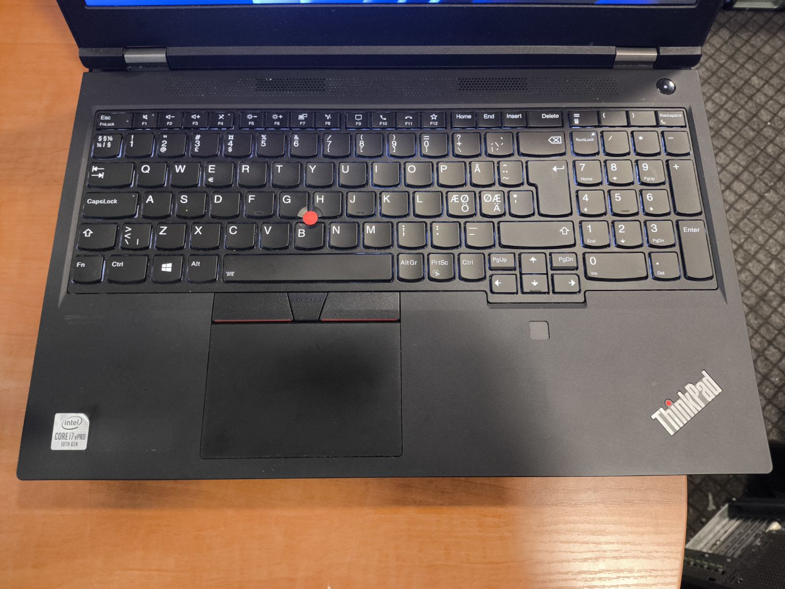 ThinkPad P15 Gen 1 15.6 FHD IPS i7-10850H, 24GB RAM, 512GB SSD, ekrane yra baltų taškelių - Image 2