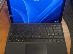 Surface 6 Pro 12.3 2736*1824 IPS Touch i5-8350U 8gb 256gb SSD 44% Ekranas įmuštas, skilęs