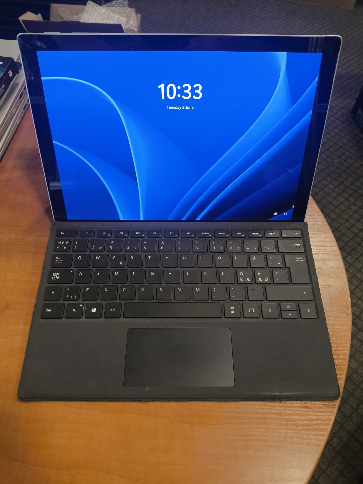 Surface 6 Pro 12.3 2736*1824 IPS Touch i5-8350U 8gb 256gb SSD 44% Ekranas įmuštas, skilęs
