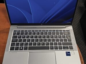HP EliteBook 830 G8 13.3 FHD IPS 400 Nit  i7-1165g7 16GB RAM 256GB SSD, 26%