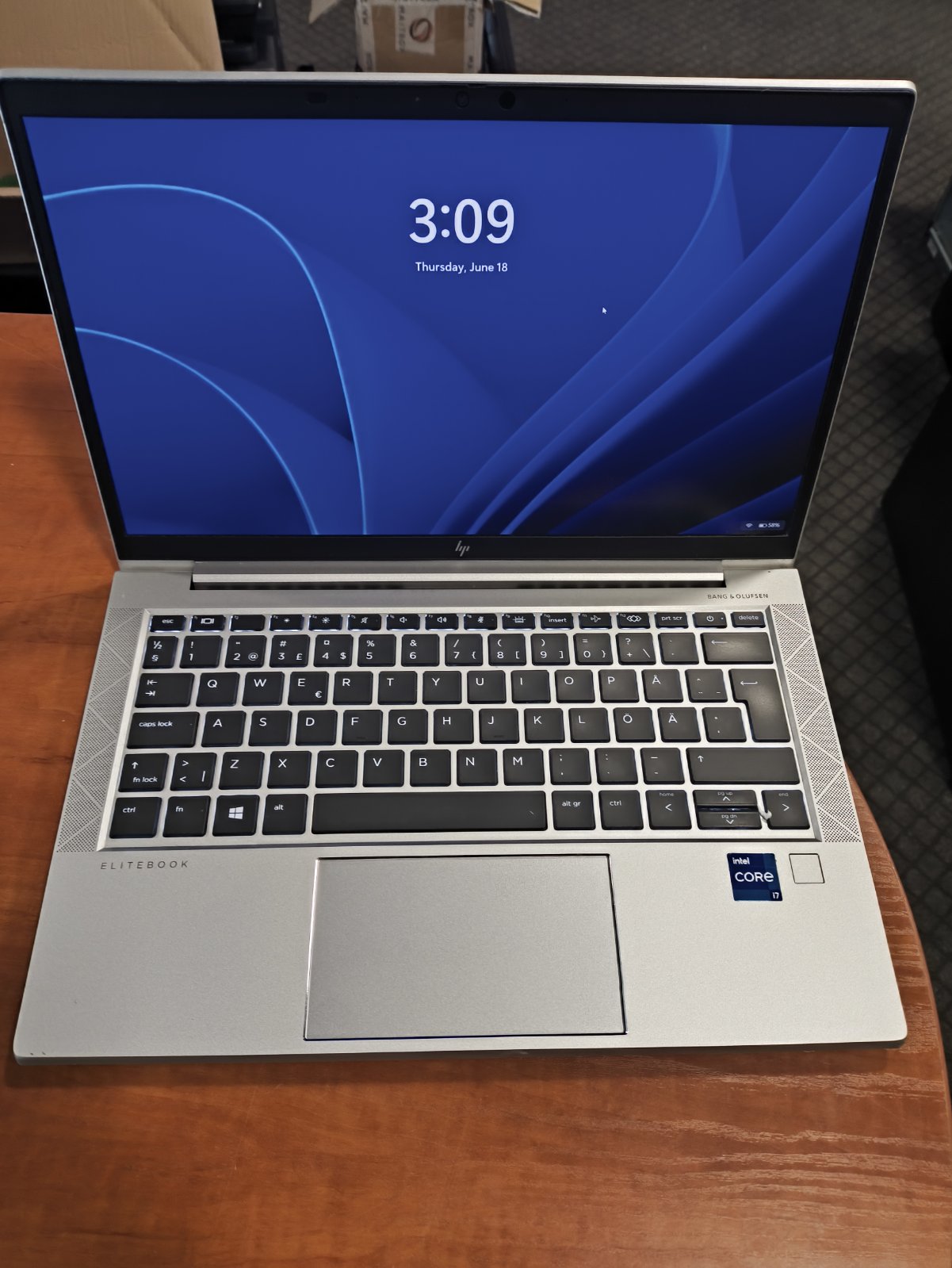 HP EliteBook 830 G8 13.3 FHD IPS 400 Nit i7-1165g7 16GB RAM 256GB SSD, 26%
