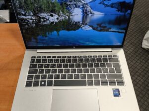 HP EliteBook 840 G10 14.0 FHD+ IPS i7-1365u 16GB 256GB SSD 31%, Windows 11 pro suinstaliuota
