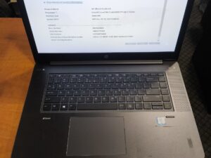 Zbook 15 G3 15.6 FHD IPS i7-6820hq 4gb 0 SSD M1000m  BE ĮKROVIKLIO PARDUODAMAS su ekrano defektu