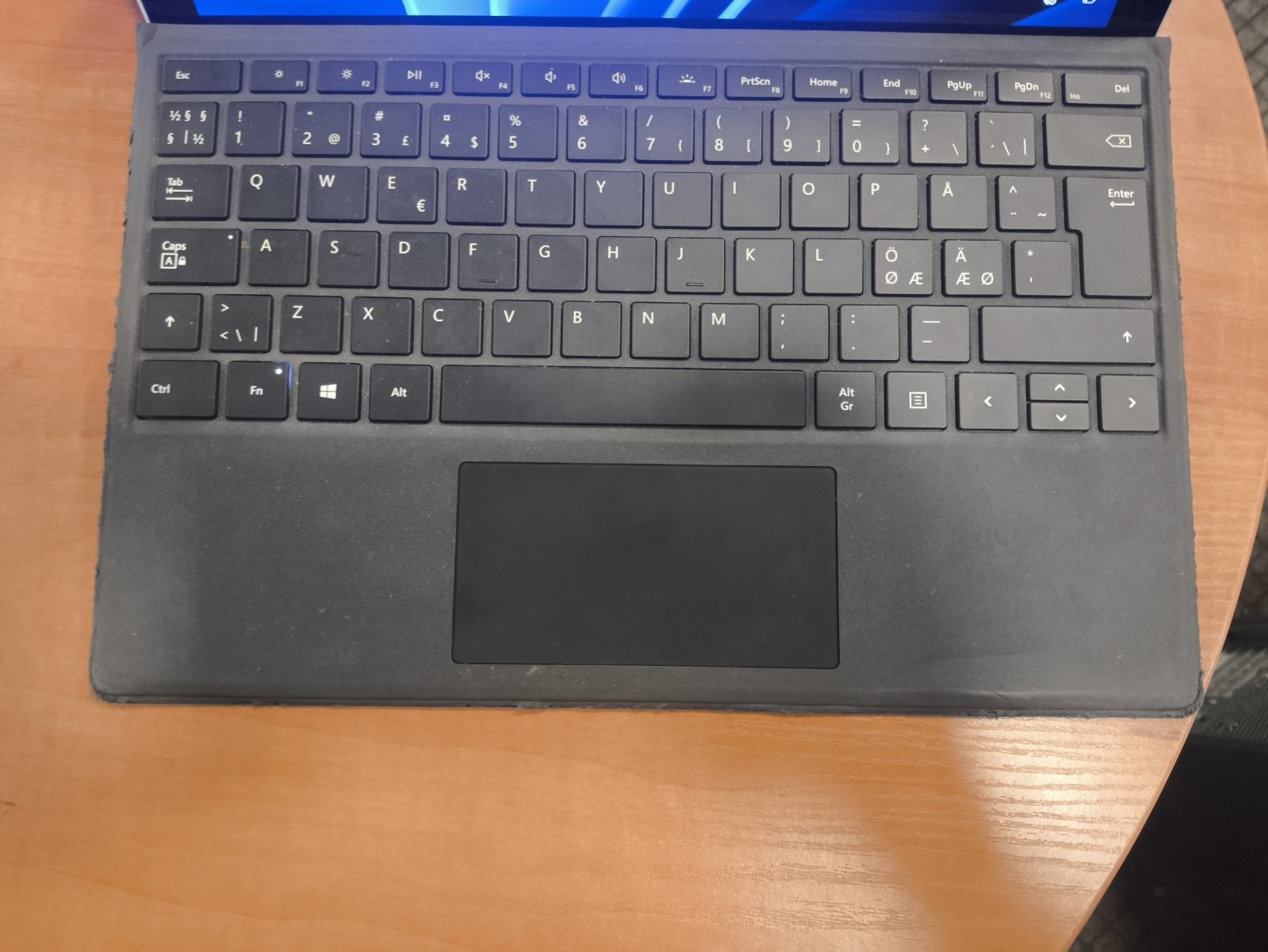Surface 6 Pro 12.3 2736*1824 IPS Touch i5-8350U 8gb 256gb SSD 44% Ekranas įmuštas, skilęs - Image 3