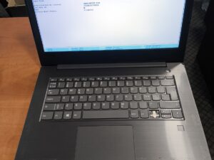 Lenovo V330-14IKB 14.0 FHD i5-8250U 4GB 0GB SSD 25% , C Grade, su klaviatūros defektu