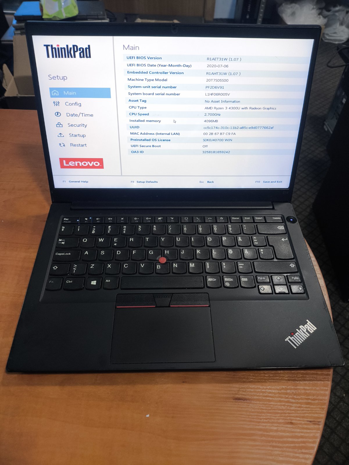 Lenovo Thinkpad 14.0 Fhd Ips Ryzen 3 4300u 4GB RAM BE SSD DISKO 17%, Kosmetiniai trūkumai korpuso, BE KROVIKLIO