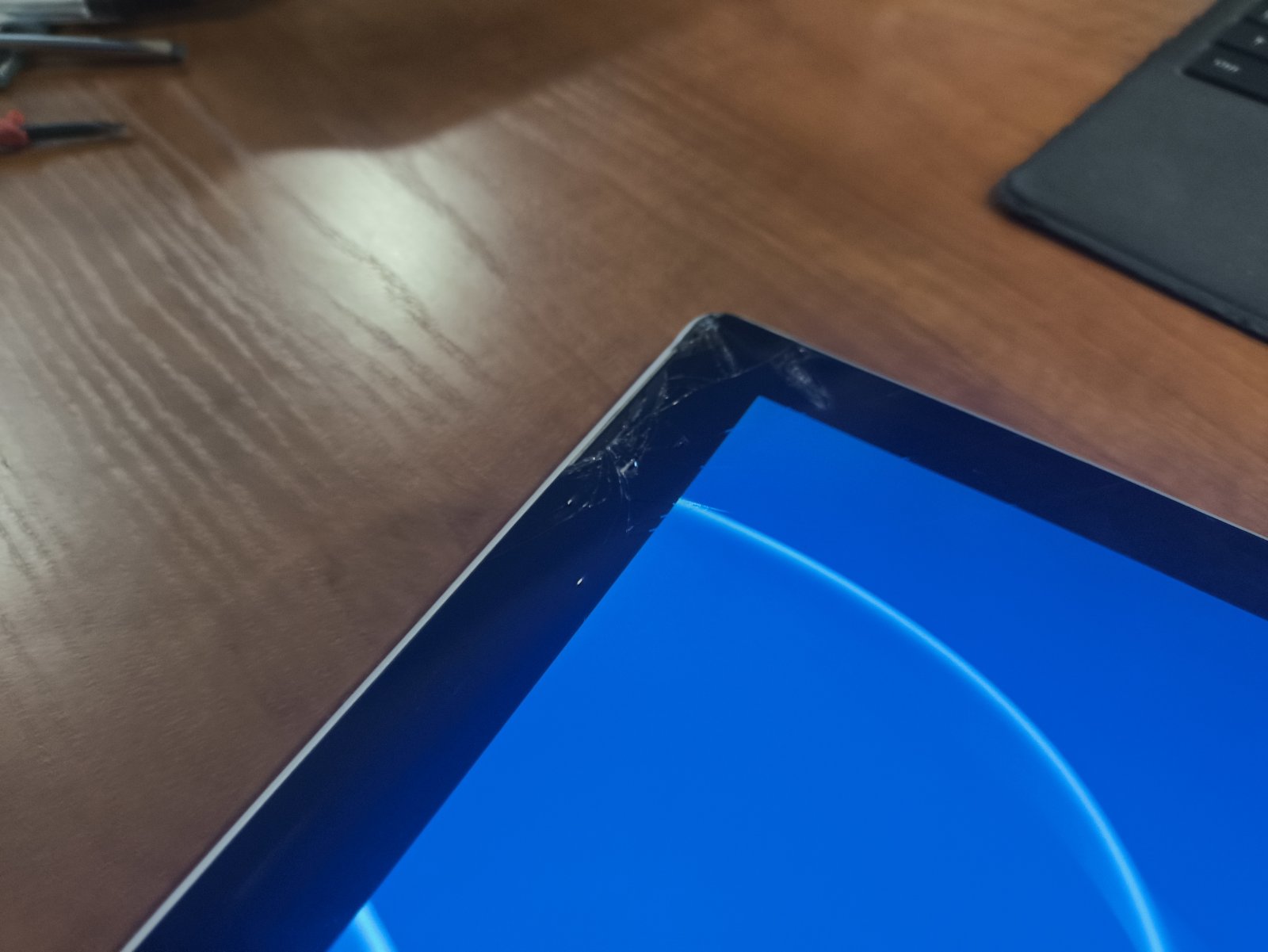 Surface 6 Pro 12.3 2736*1824 IPS Touch i5-8350U 8gb 256gb SSD 44% Ekranas įmuštas, skilęs - Image 5
