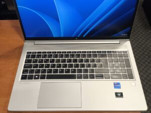 HP EliteBook 650 G9 15.6 Fhd Ips i7-1255u 32gb 1TB 29%