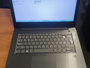 Lenovo V330-14IKB 14.0 FHD i5-8250U 4GB 0GB SSD 37% , C Grade, su klaviatūros defektu