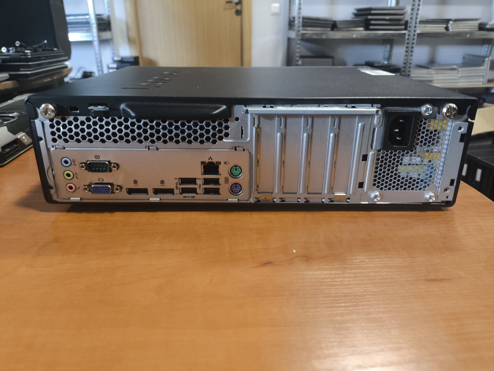 Lenovo M75s AMD Ryzen 5 3400G 16gb 256gb SSD, VGA, Com port, 2vnt Display port - Image 2