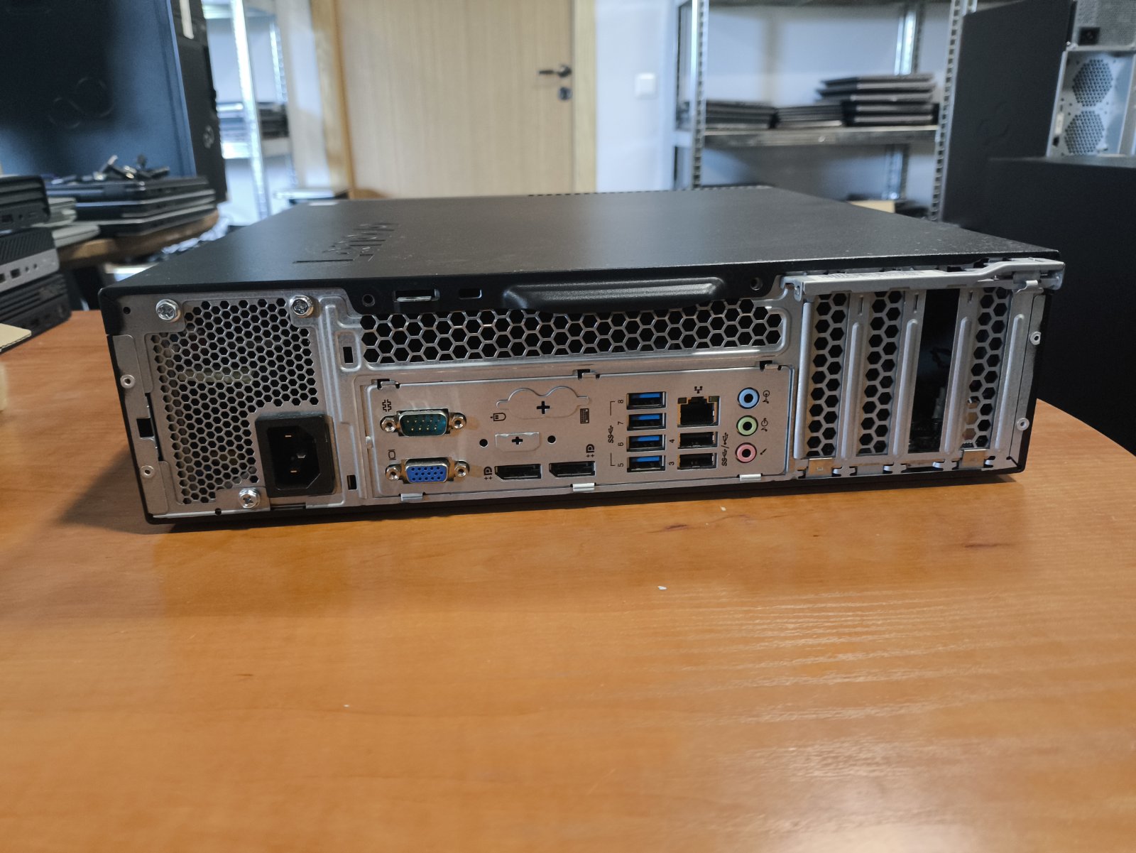 Lenovo ThinkCentre M800 SFF i7-6700 8GB BE SSD DISKO - Image 2