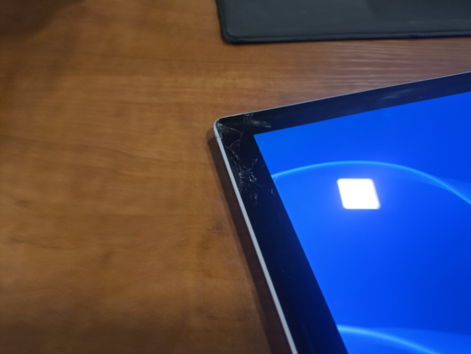 Surface 6 Pro 12.3 2736*1824 IPS Touch i5-8350U 8gb 256gb SSD 44% Ekranas įmuštas, skilęs - Image 4