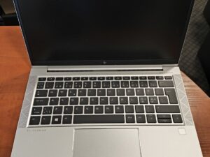 HP EliteBook 835 G7 13.3 Fhd IPS Ryzen 5 4650u 8gb 256gb ssd NĖRA BATERIJOS