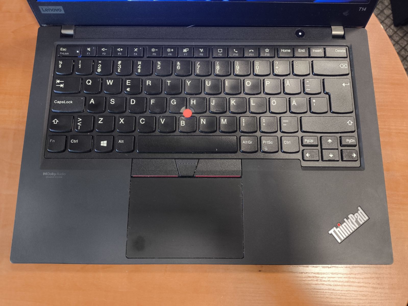 Lenovo ThinkPad T14 2nd Gen 14.0 Fhd IPS i5-1135G7 16GB RAM 512 SSD, 11% 1vnt USB-C neveikiantis, antras per kurį taipogi krauna veikia gerai. - Image 2