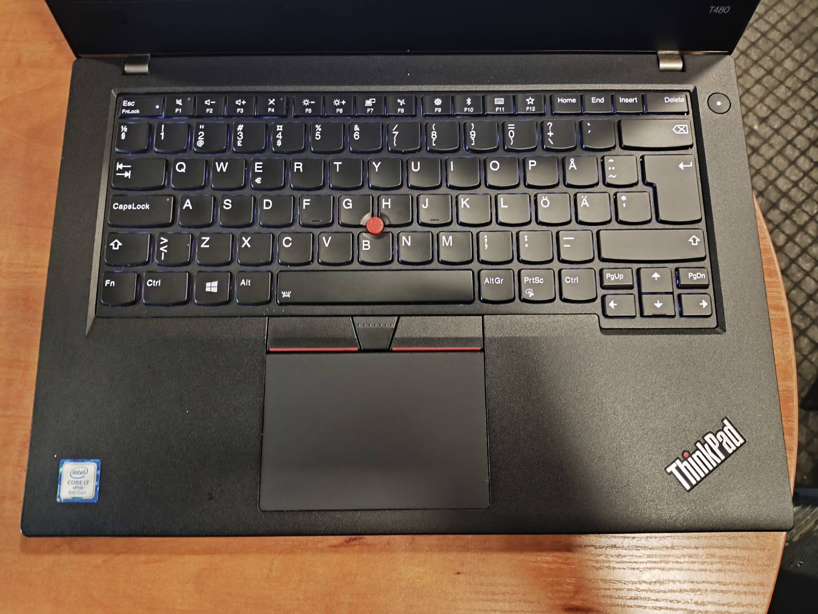 Lenovo Thinkpad T480 14.0 FHD IPS i7-8650U 32GB DDR4 RAM 512GB SSD, Abi baterijos blogas - Image 2