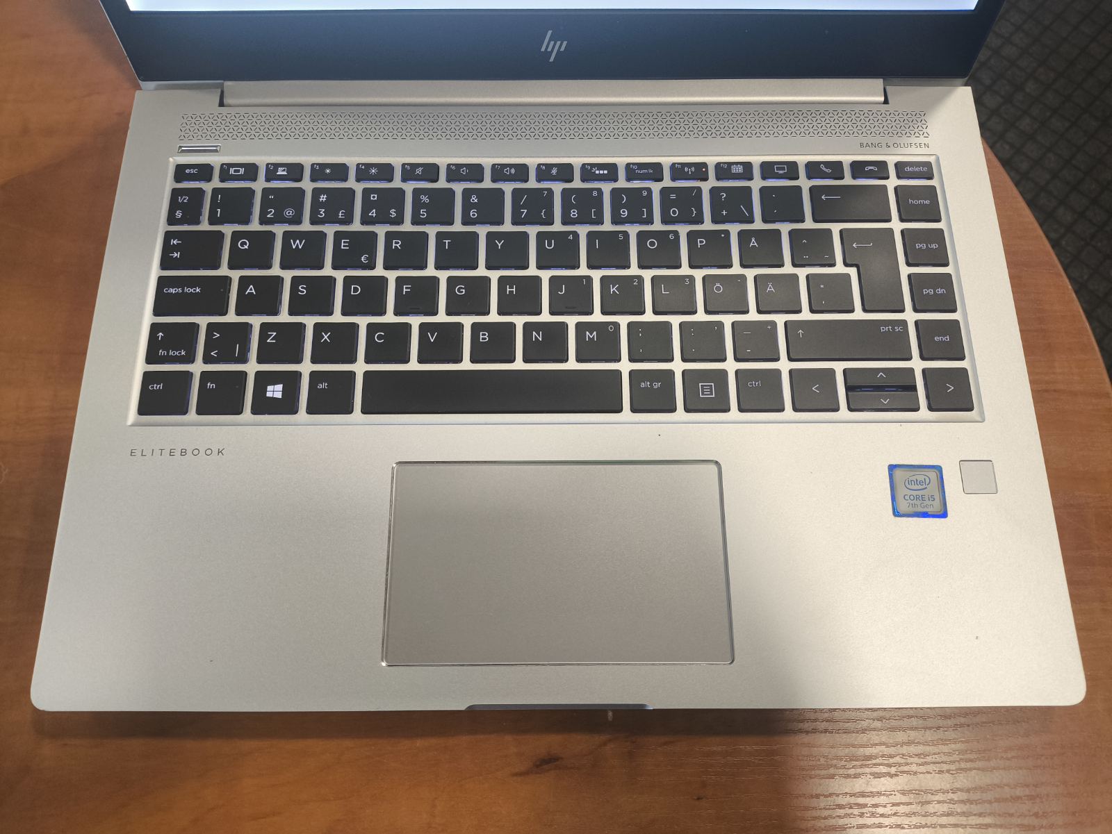 HP Elitebook 1040 G4 14.0 FHD i5-7200u 8gb 256gb NMVe 36%, Laisvesni vyriai, ekranas su korpusu laikosi nekrenta - Image 2