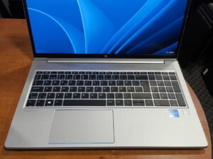 HP ProBook 650 G8 15.6 FHD IPS i7-1165g7 32GB RAM 512GB SSD, 21%, Kairės pusės speakeris džerzgia