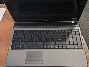 Acer 15.6 HD i5-2410M 8GB DDR3 RAM, BE SSD, SILPNA BATERIJA, su krovikliu