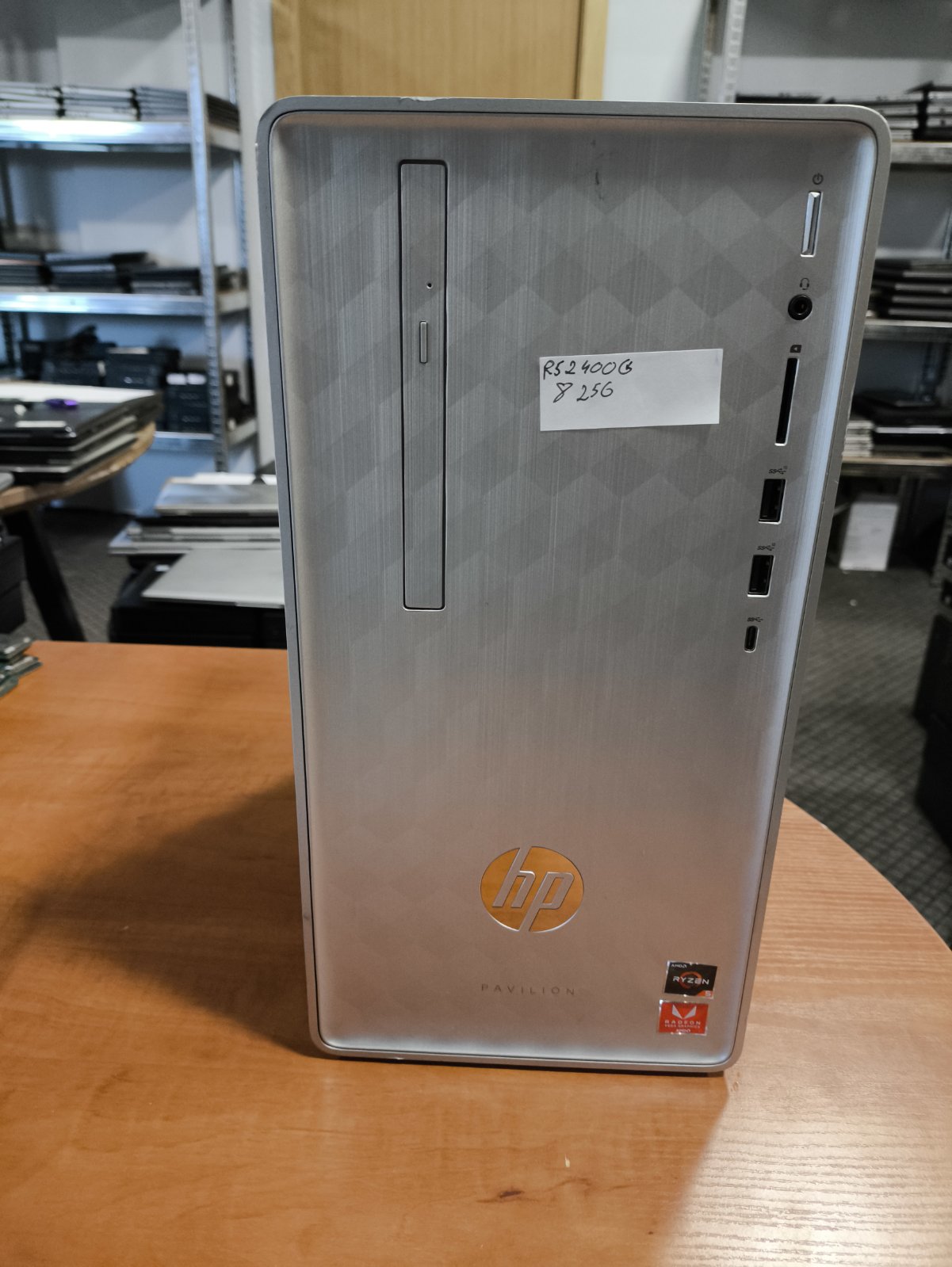 HP Pavilion Desktop 590-p0xxx 5 2400G 8GB 256GB SSD Windows nesurašyta, HDMI, VGA Jungtys