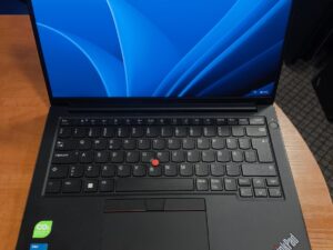 Lenovo ThinkPad E14 Gen 5 14" Fhd IPS i3-1315u 8gb 512gb SSD 0%, Windows 11 pro Education. RAM Dasideda