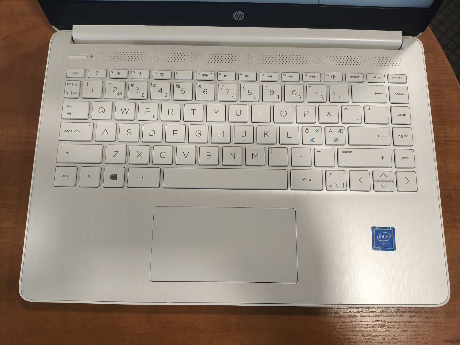 HP 14" FHD IPS Ekranas , Intel N4020 4GB RAM, BE SSD, BE ĮKROVIKLIO. UŽ Ekrano kainą - Image 3