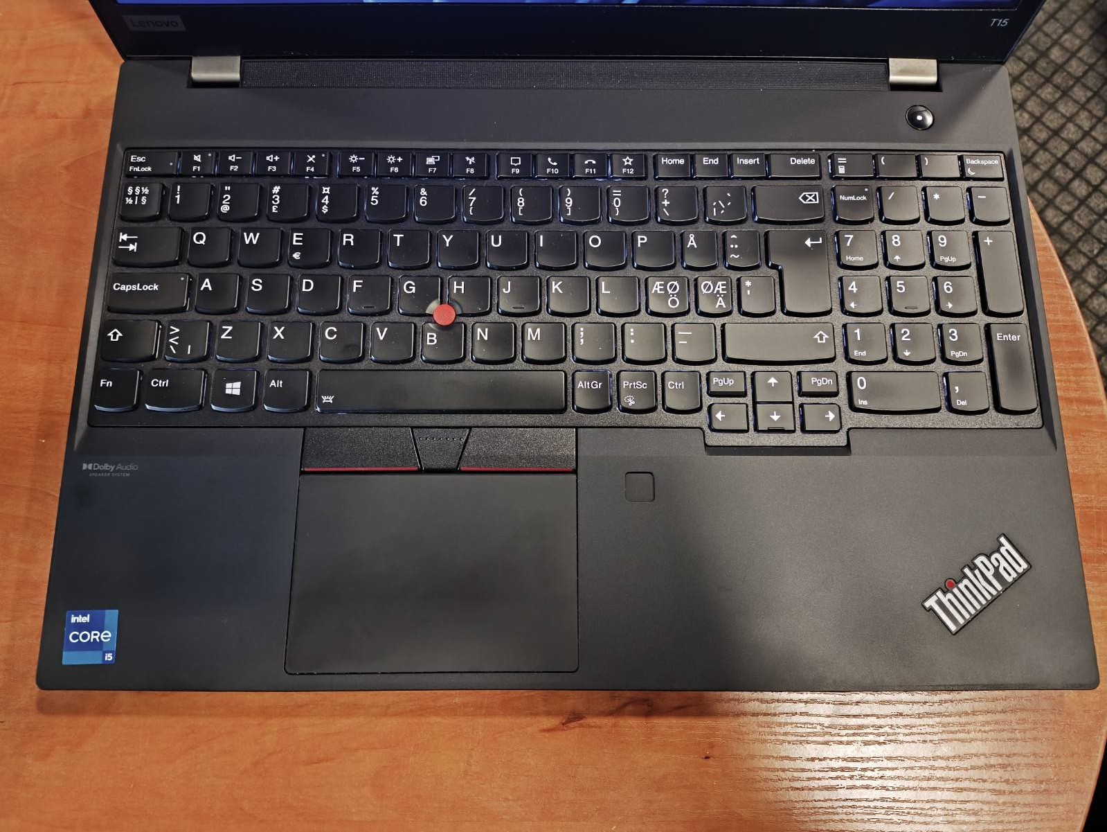Lenovo Thinkpad T15 Gen2 15.6 FHD IPS i5-1135G7 16GB 256GB SSD 12% SU EKRANO/KORPUSO RIMTU DEFEKTU 100 Eur pigiau - Image 2