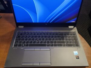 HP ZBook Power G8 15.6 4k 120Hz 600 Nit Ekranas IPS ! i7-11850h 32gb 256gb Quadro T1200 4GB 24%