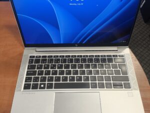 HP EliteBook 835 G7 13.3 Fhd IPS TouchScreen Ryzen 5 4650u 16gb 256gb ssd 20% Su klaviatūros defektu