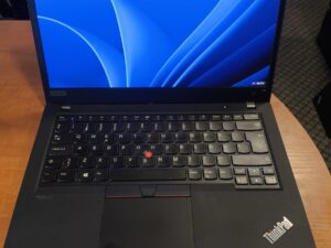 Lenovo ThinkPad T14 2nd Gen 14.0 Fhd IPS i5-1135G7 16GB RAM 512 SSD, 11% 1vnt USB-C neveikiantis, antras per kurį taipogi krauna veikia gerai.