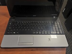 Acer 15.6 HD i7-3630QM 8GB RAM, 750GB HDD, Bloga baterija, su krovikliu