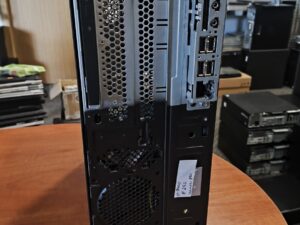 Lenovo V520 Intel i5-7400 8GB 256GB SSD Windows 10 Pro surašyta, trūksta priekinės korpuso dalies.