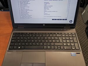 HP 15.6 HD i5-3230M 4GB 500GB HDD, baterija laikanti, su krovikliu