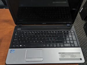 Acer 15.6 HD i5-3230M 6GB RAM, 750GB HDD, Bloga baterija, su krovikliu