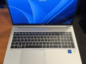 HP ProBook 650 G8 15.6 FHD IPS i7-1165g7 32GB RAM 512GB SSD, 22%, vienas baltas taškelis ekrane yra