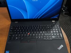 Lenovo Thinkpad T15 Gen2 15.6 FHD IPS i5-1135G7 16GB 256GB SSD 12% SU EKRANO/KORPUSO RIMTU DEFEKTU 100 Eur pigiau
