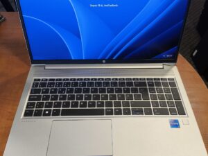 HP ProBook 650 G8 15.6 FHD IPS i7-1165g7 32GB RAM 512GB SSD, 21% SU RIMTU KORPUSO DEFEKTU, ŽIURĖTI FOTO