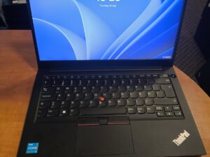Lenovo ThinkPad E14 Gen 4 14" Fhd TN i3-1215u 8gb 512gb SSD 6%, Windows 11 pro Education. RAM Dasideda