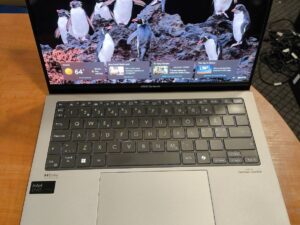 ASUS Zenbook S 13 OLED (UX5304) 13.3" 3K 2880*1800 Oled Ultra 7 155u 32gb Ddr5 256 SSD 5%