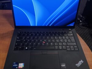 LENOVO ThinkPad T14s Gen3 14.0 Oled 2.8K 400 Nit i5-1250p 16gb Lpddr5 256gb 7%