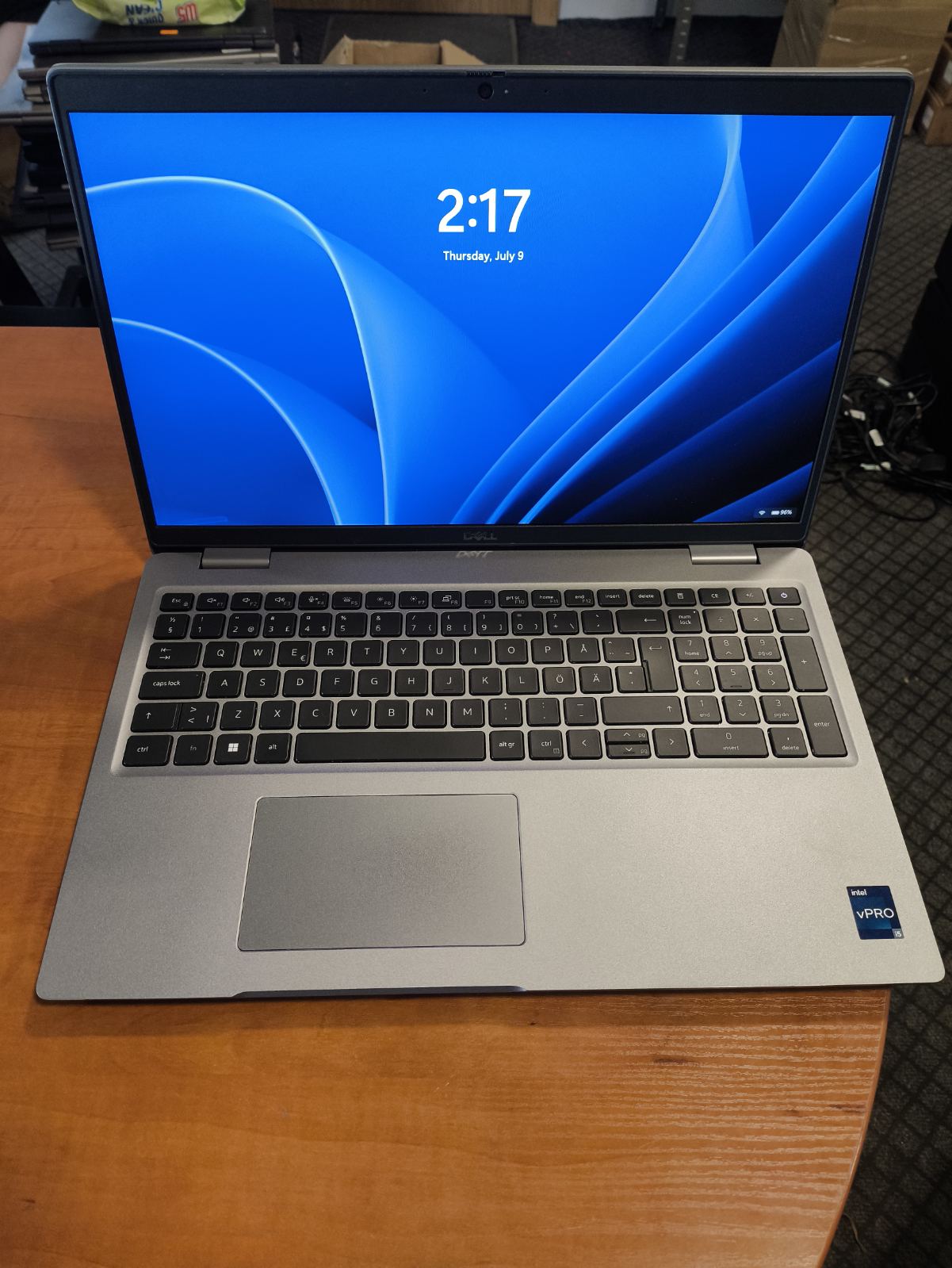 Dell Latitude 5530 15.6 FHD IPS i5-1245u 16gb 256gb SSD 20% Ekranas su plėmais, dėmėmis. Apatinis dugnas dažai atsilupę