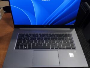 HP ZBook Studio G7 15.6 FHD IPS 400 Nit i7-10850H 32GB 512GB Quadro T2000 Max-Q 4GB 27%