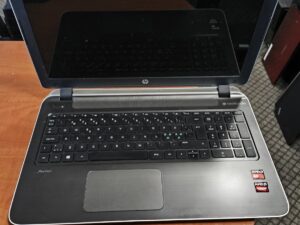 HP 15.6 HD A8-6410 8GB RAM, 1TB HDD, Gera baterija, su krovikliu
