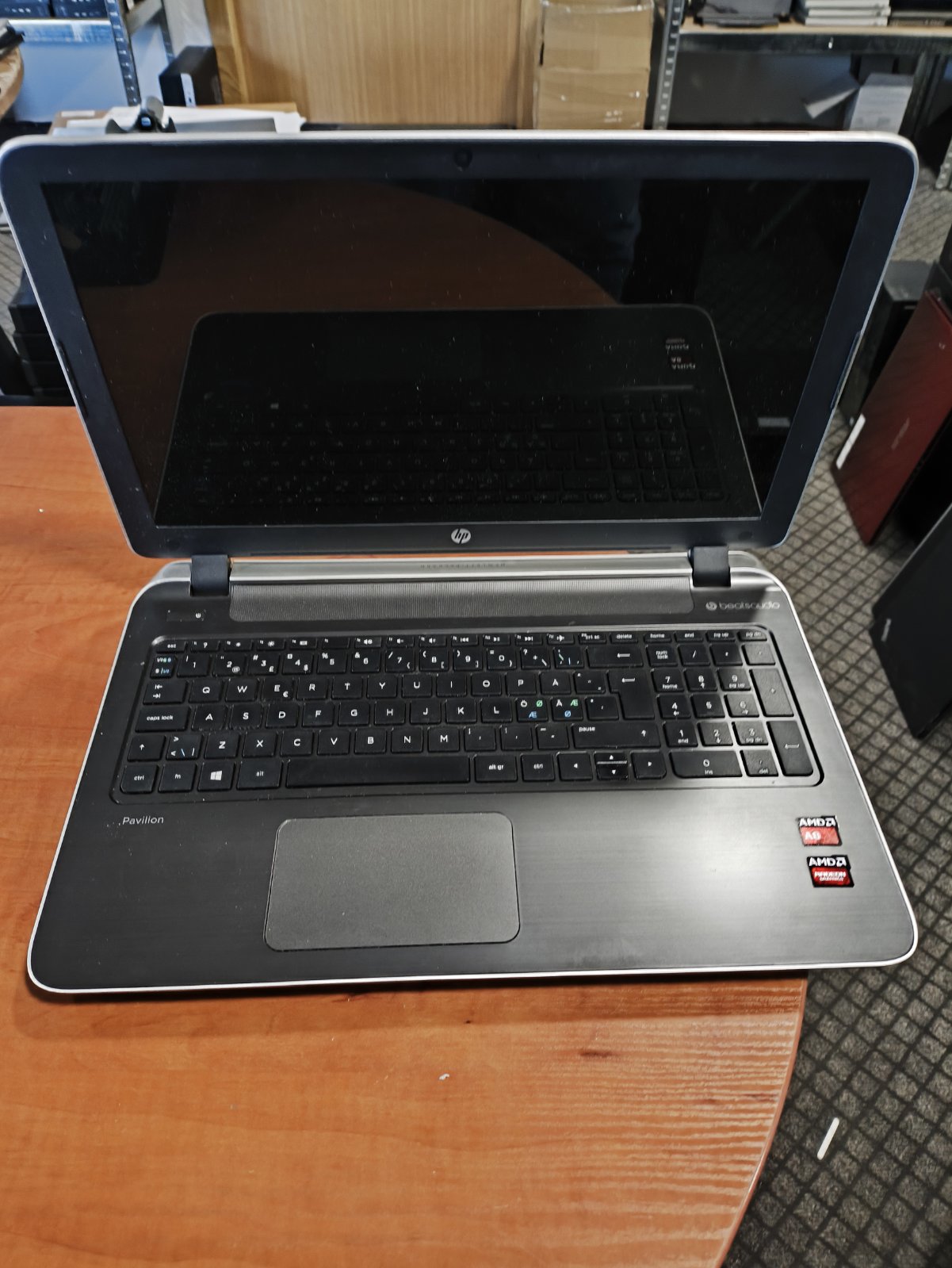 HP 15.6 HD A8-6410 8GB RAM, 1TB HDD, Gera baterija, su krovikliu